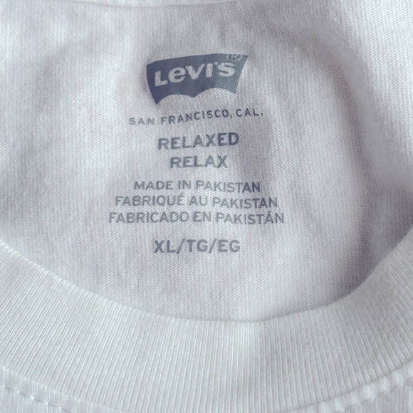 Size XL Relaxed Fit Levi’s Tee - Picture 4 of 5